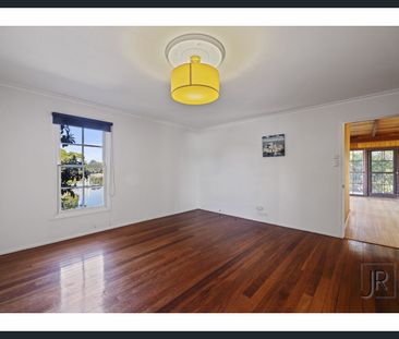 Cosy waterfront haven in the heart of Broadbeach Waters - Photo 1