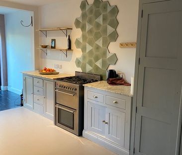 4 Bed Semi-Detached House, Wantage Road, RG30 - Photo 3