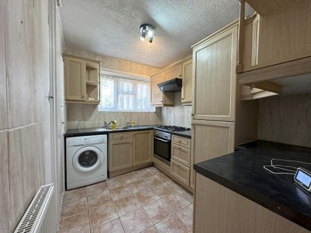 1 bedroom ground floor flat to rent - Photo 4