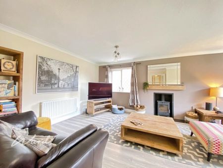 5 bedroom detached house to rent - Photo 2