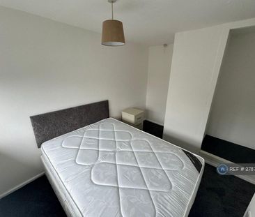 1 bedroom in a house share to rent - Photo 2