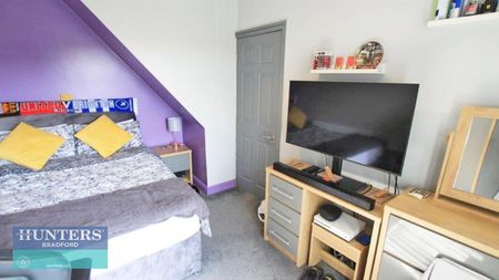 Room 3 , New Hey Road Bradford, Yorkshire, BD4 7LD - Photo 3