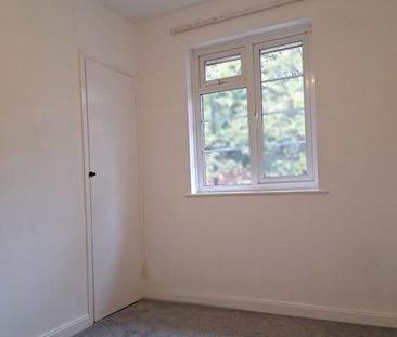 2 bedroom maisonette to rent - Photo 2