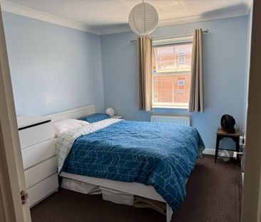 2 Bed Flat, Piper Way, IG1 - Photo 2