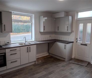 2 bedroom end of terrace house to rent - Photo 3