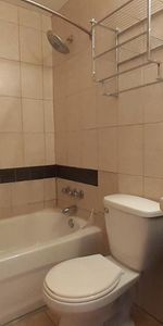 N-Rosemont 4.5 HAUT TRIPLEX près de tout; pas besoin de voiture! - Photo 4