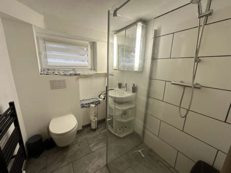 SCHADE IMMOBILIEN - Gepflegte 2-Zimmerwohnung mit Hobbyraum im Souterrain zu vermieten! - Photo 2