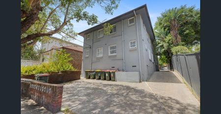 Renovated Studio wtih Carspace - Photo 2