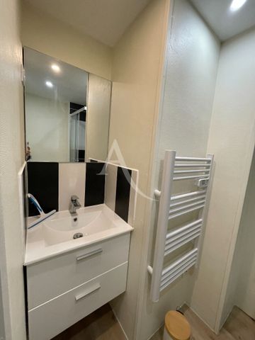Location Appartement 1 pièce 17m² FONTENAY LE COMTE 85200 - Photo 4