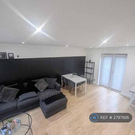 3 bedroom end of terrace house to rent - Photo 1