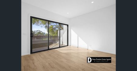 Stylish 3-Bedroom Townhouse in Prime South Morang Location! - Photo 3