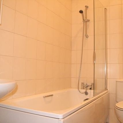 1 Bed Flat, Barons Court Road, W14 - Photo 1