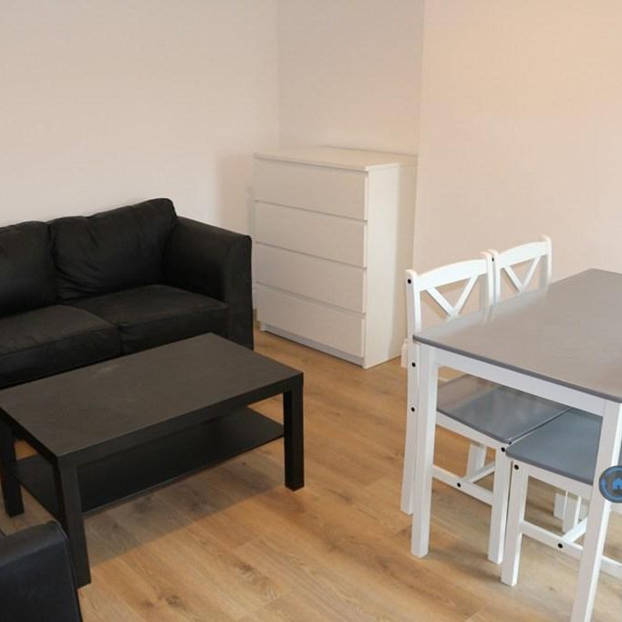 4 bedroom flat to rent - Photo 1