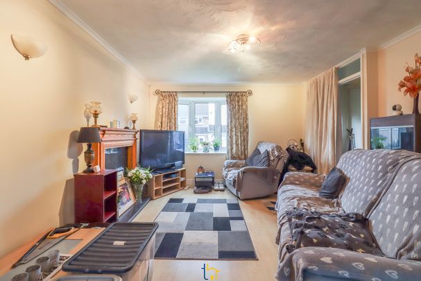 3 bed semi-detached house to rent in Spinney Drive, Nuneaton, CV13 - Photo 1