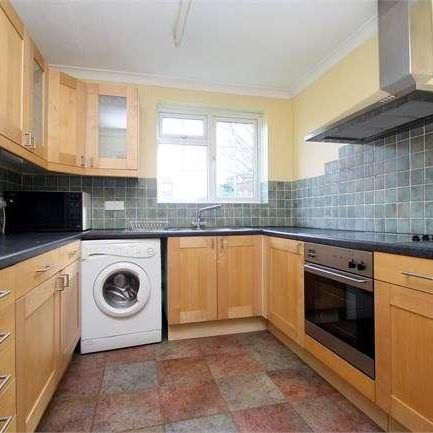 Lark Avenue, Staines-upon-thames, TW18 - Photo 1