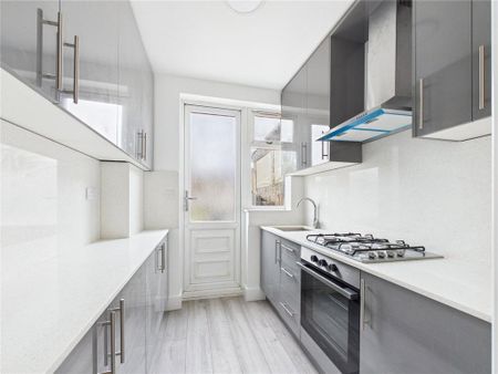 4 bedroom terraced house to rent - Photo 4