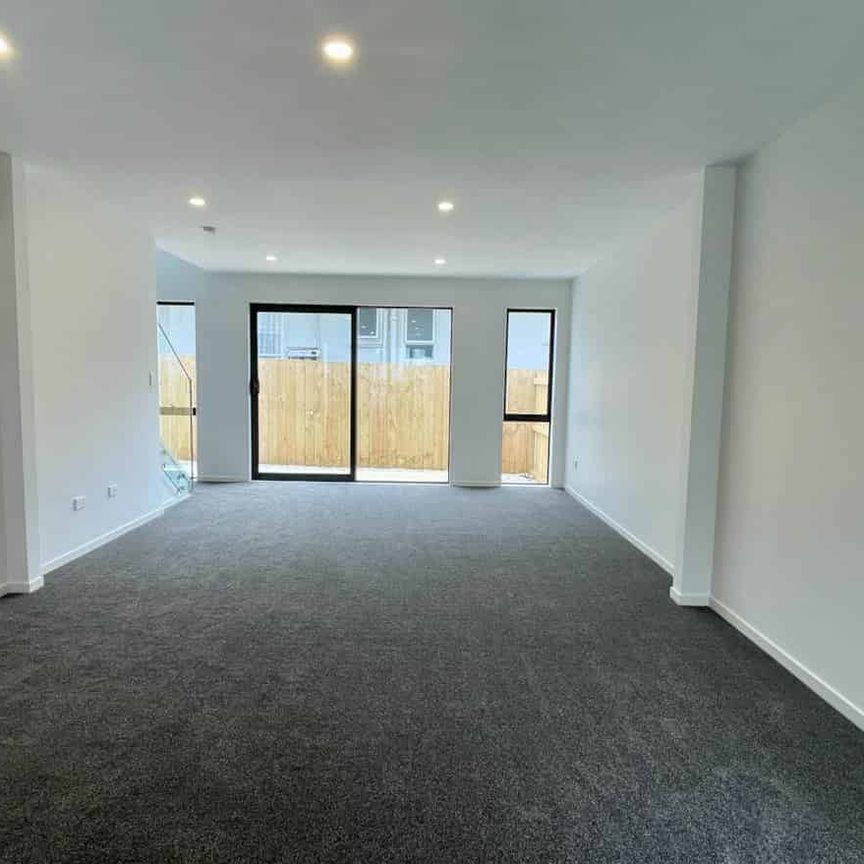 Brand New Spacious 4-Bedroom Family Home in Pr... - Photo 1