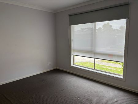 Great Family Living in Roxburgh Park - Photo 5