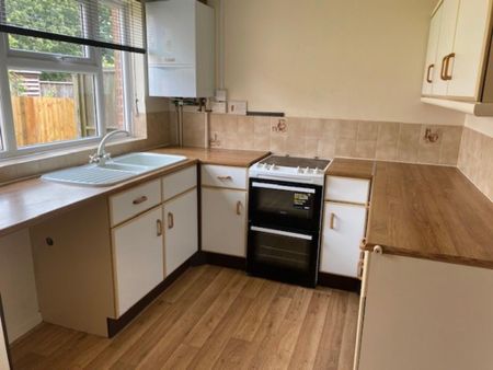 2 bedroom semi-detached house to rent - Photo 4