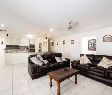STUNNING FAMILY HOME IN SOUGHT AFTER ESTATE - Photo 3