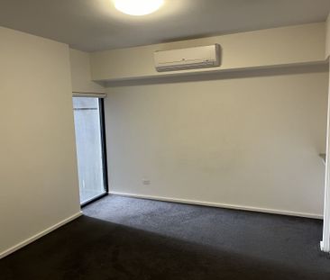 Modern and convenient apartment in prime location! - Photo 3