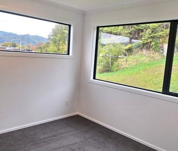15 Joseph Bolton Crescent, Wallaceville - Photo 2