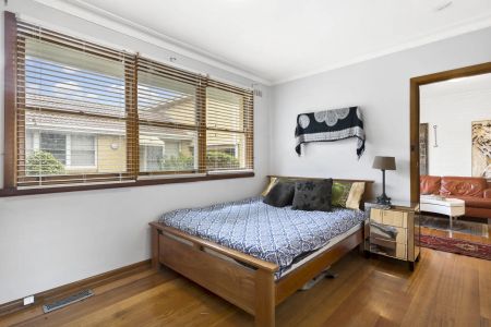 CHARMING 1 BEDROOM VILLA UNIT IN PRIME PARKDALE LOCALE! - Photo 4