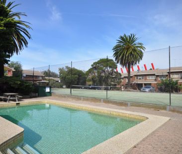 Fantastic Townhouse -6 Month lease - Photo 6