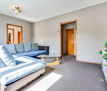 This spacious four-bedroom, single-bathroom home is located in the ... - Photo 1