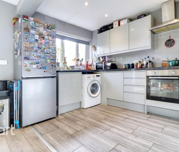 3 bedroom terraced house to rent - Photo 3