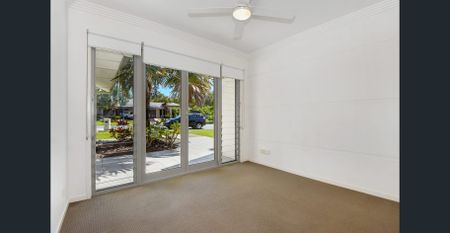 Executive Family Home with POOL in Coomera Waters - Photo 4