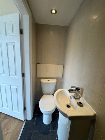 Property to rent - Photo 5