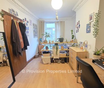 5 Bedroom Student Properties Leeds - Photo 2