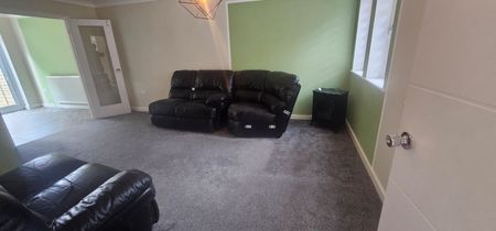 3 Bed - 74 Tower Lane, Leeds - LS12 3SD - Professional - Photo 2
