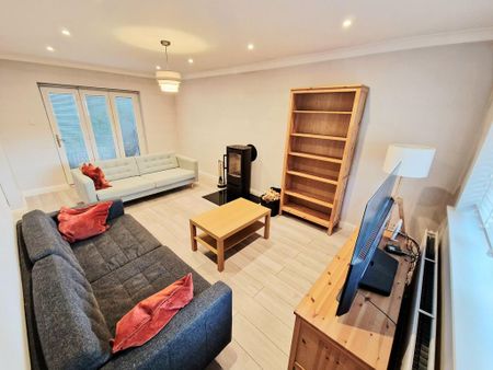 4 bedroom detached house to rent - Photo 4