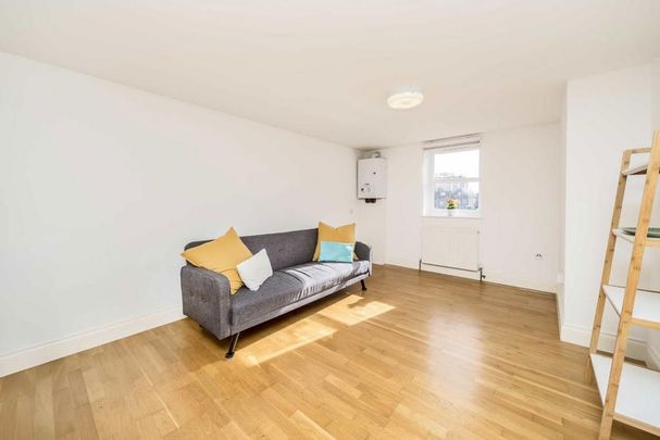 2 bedroom flat to rent - Photo 1