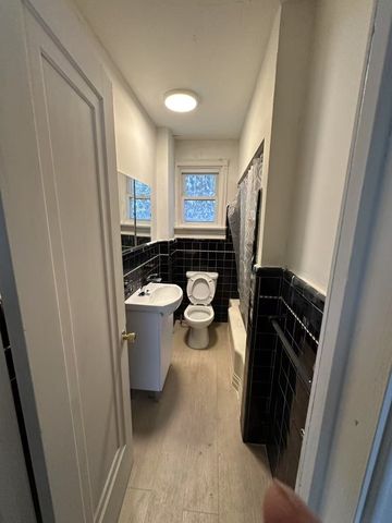 For Lease - 22 Pleasant View Drive, Toronto, Ontario - Photo 3