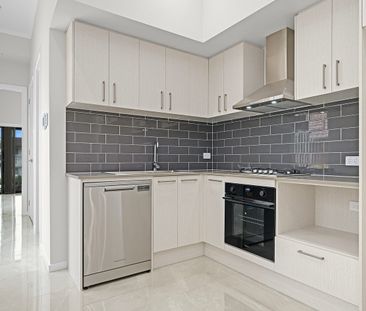 Sunny two bedroom flat - Photo 4