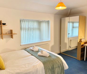 9 Bed Student Accommodation - Photo 3