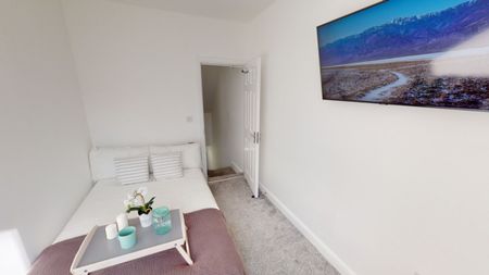 5 bed Mid Terraced House for Rent - Photo 3