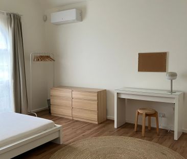 Glenelg North - Photo 1