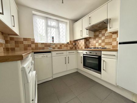 2 bedroom maisonette to rent - Photo 2
