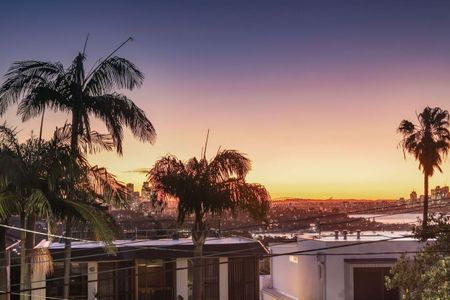 Luxury Near-New Family Masterpiece with Iconic City & Harbour Views - Photo 3