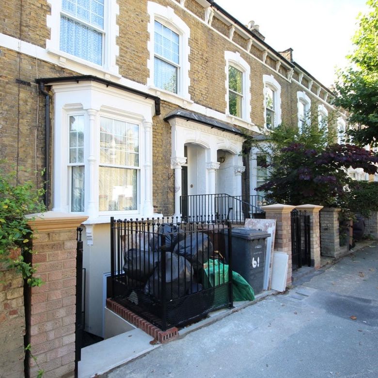 1 Bed Flat, Alkham Road, N16 - Photo 1
