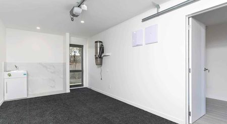 Modern Townhouse in Royal Oak for rent! - Photo 3