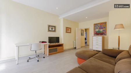 Single Bed in Rooms for rent in 2-bedroom apartment in Extramurs - Photo 2