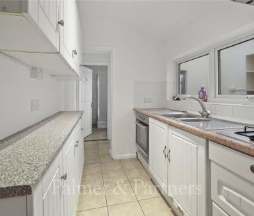 2 bedroom end of terrace house to rent - Photo 4