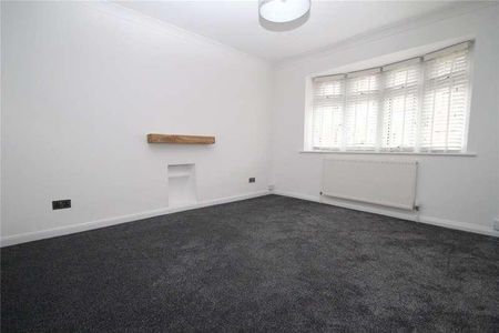 Chalforde Gardens, Romford, Essex, RM2 - Photo 3