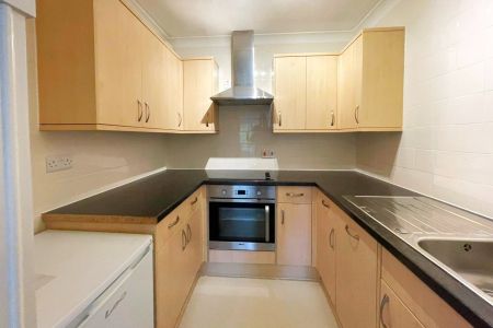 Springfield Meadows, Weybridge, Surrey, KT13 - Photo 5