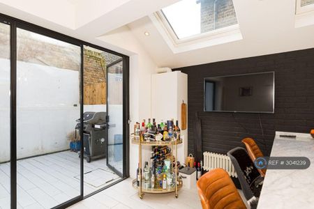 4 bedroom terraced house to rent - Photo 5